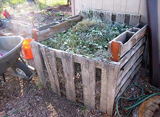 Jardinage : comment fabriquer un double bac à compost en bois de